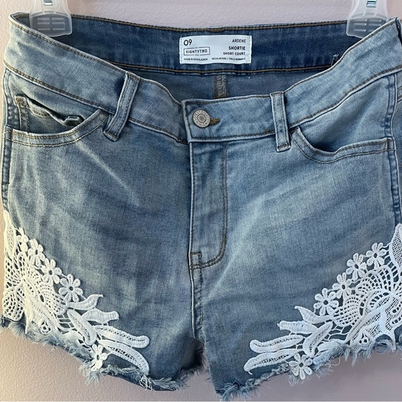 Lace Jean Fringe Short - size 9 - Picture 2 of 4
